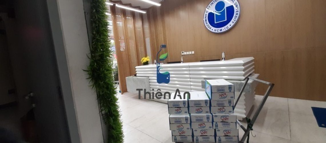 (Hình ảnh) Giao thùng nước Lavie 350ml tại Trường Đại học Quốc Tế, 234 Pasteur, Phường 6, Quận 3, Hồ Chí Minh